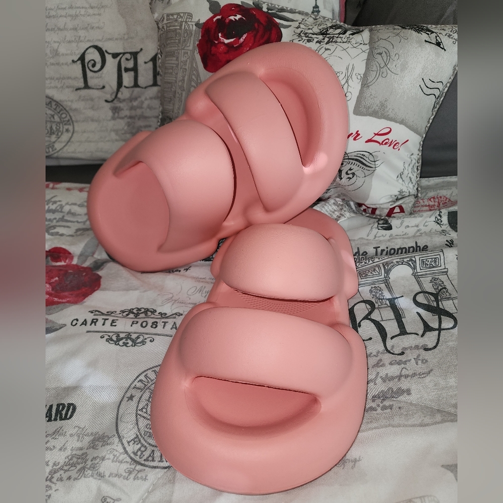 Oversized Pillow Slippers